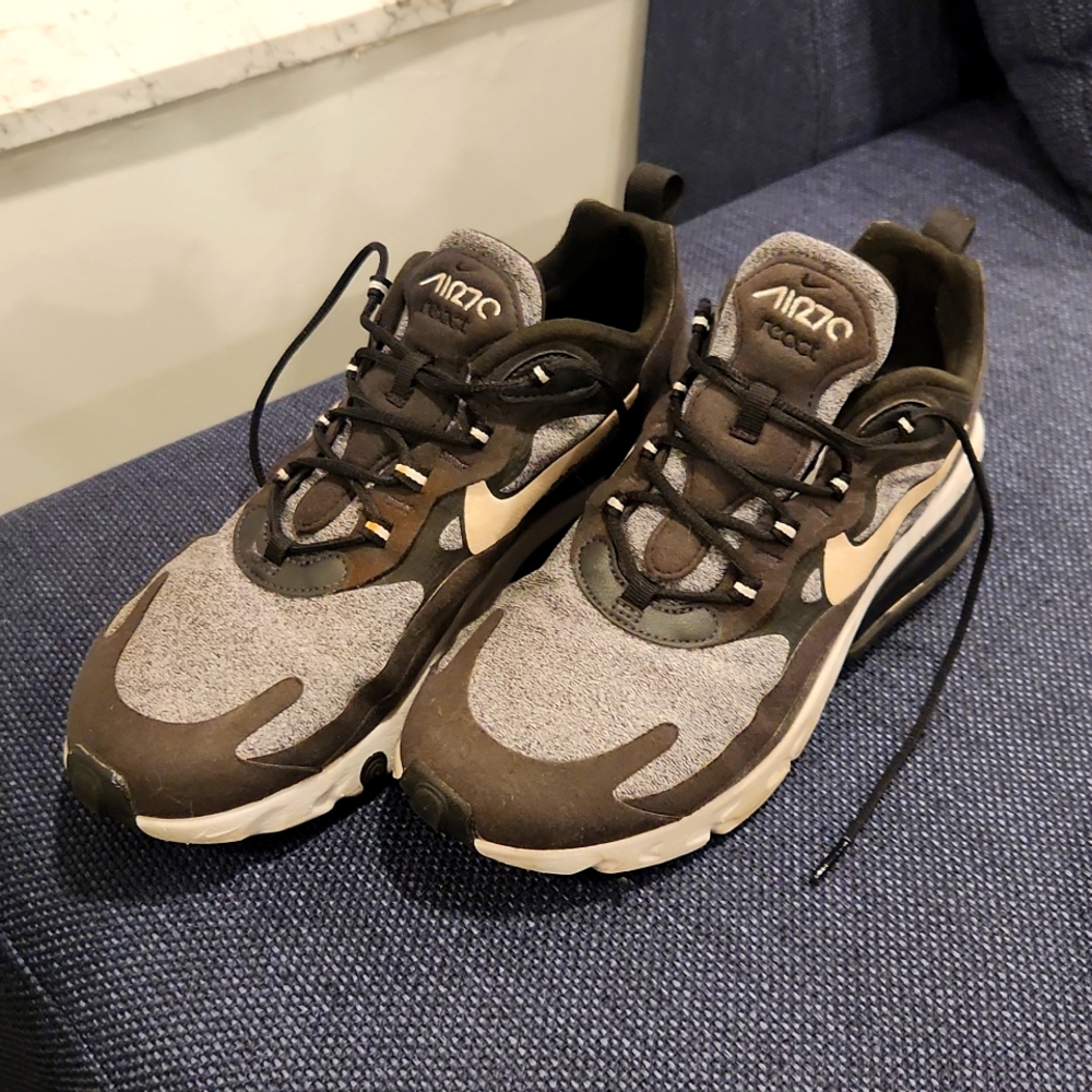 Nike air 270 react men's 8.5 black and grey